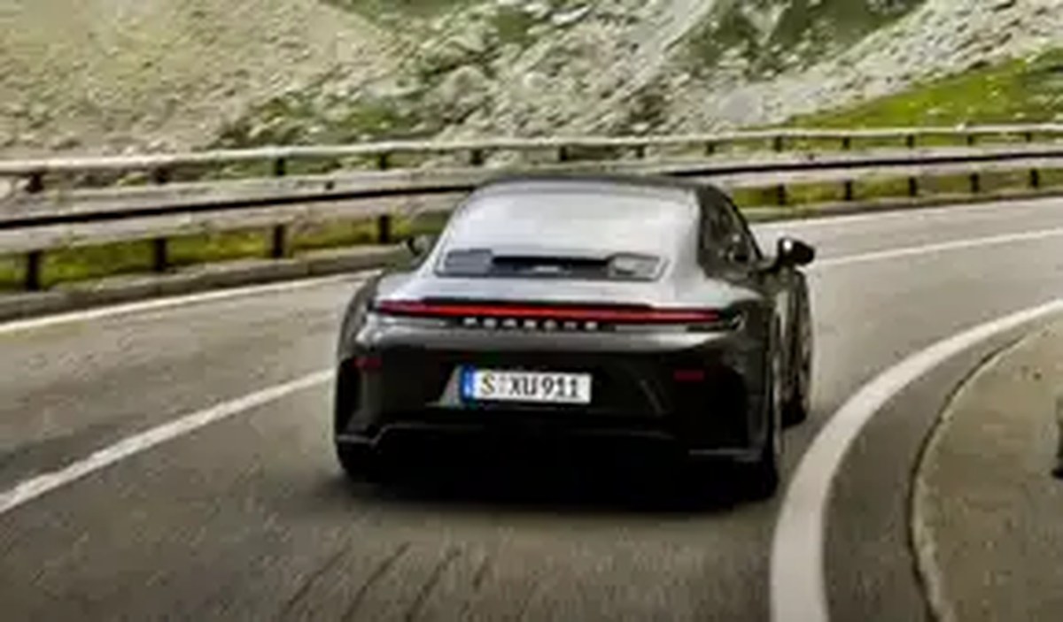 2026 Porsche 911 GT3 Bergsport Exterior 14