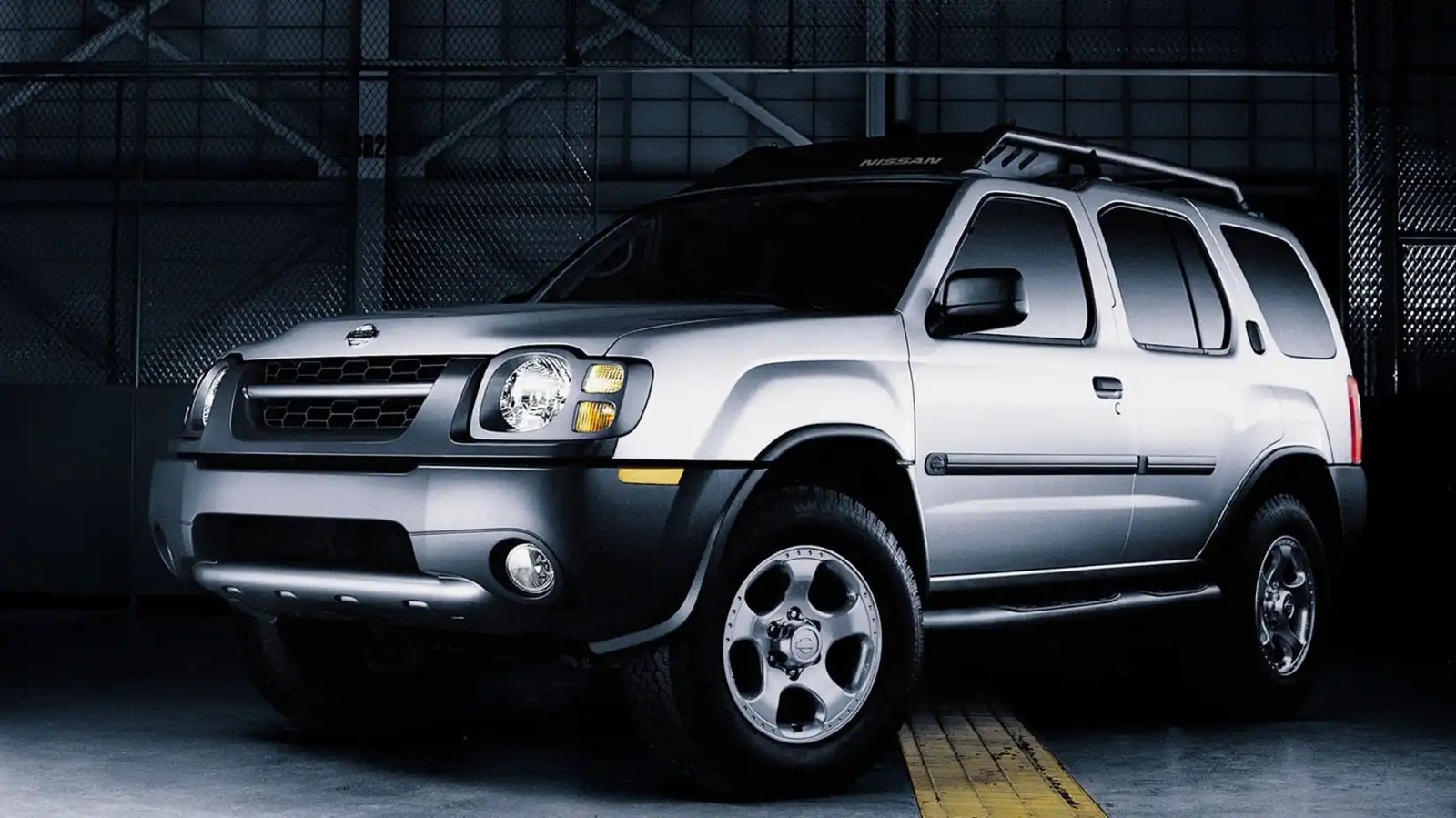 2003 - 2004 Nissan Xterra - front 3/4 angle 