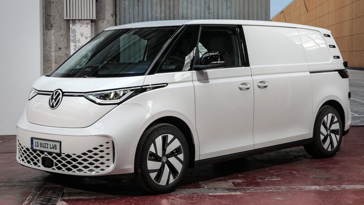  VW’s Electric Cargo Van Adds Extra Space With New Extended Wheelbase Variant