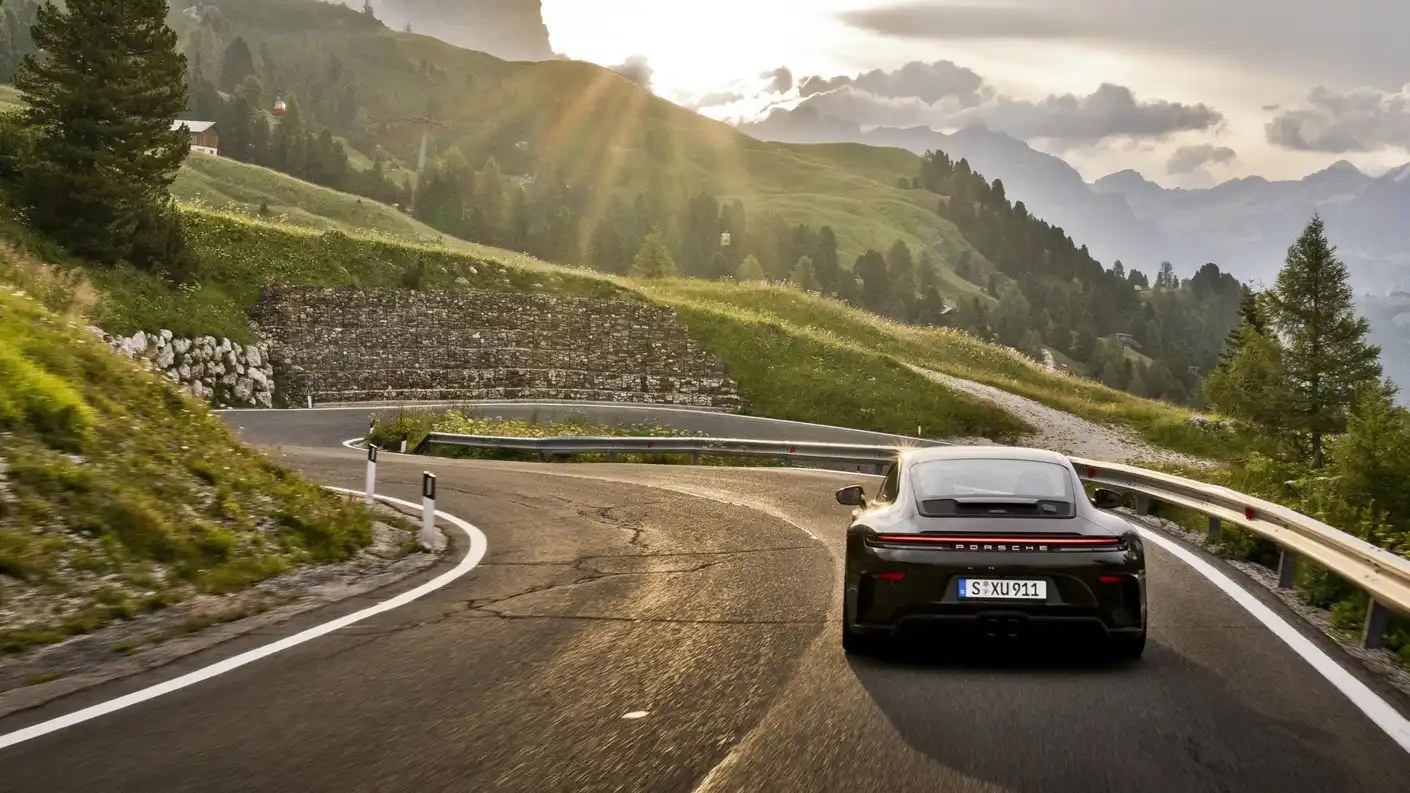 2026 Porsche 911 GT3 Bergsport Exterior 15