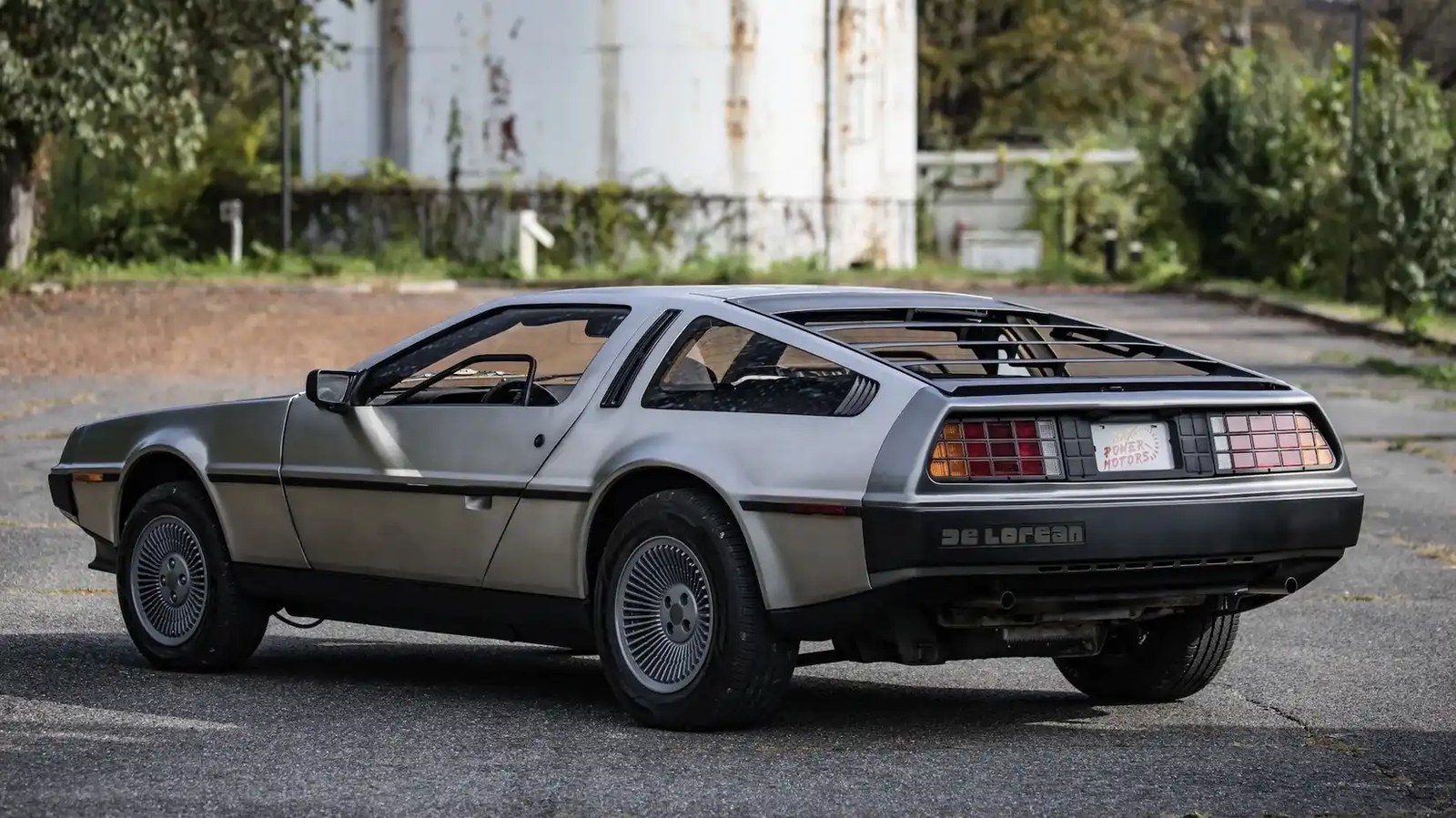 1983 DeLorean DMC-12 rear, three-quarter