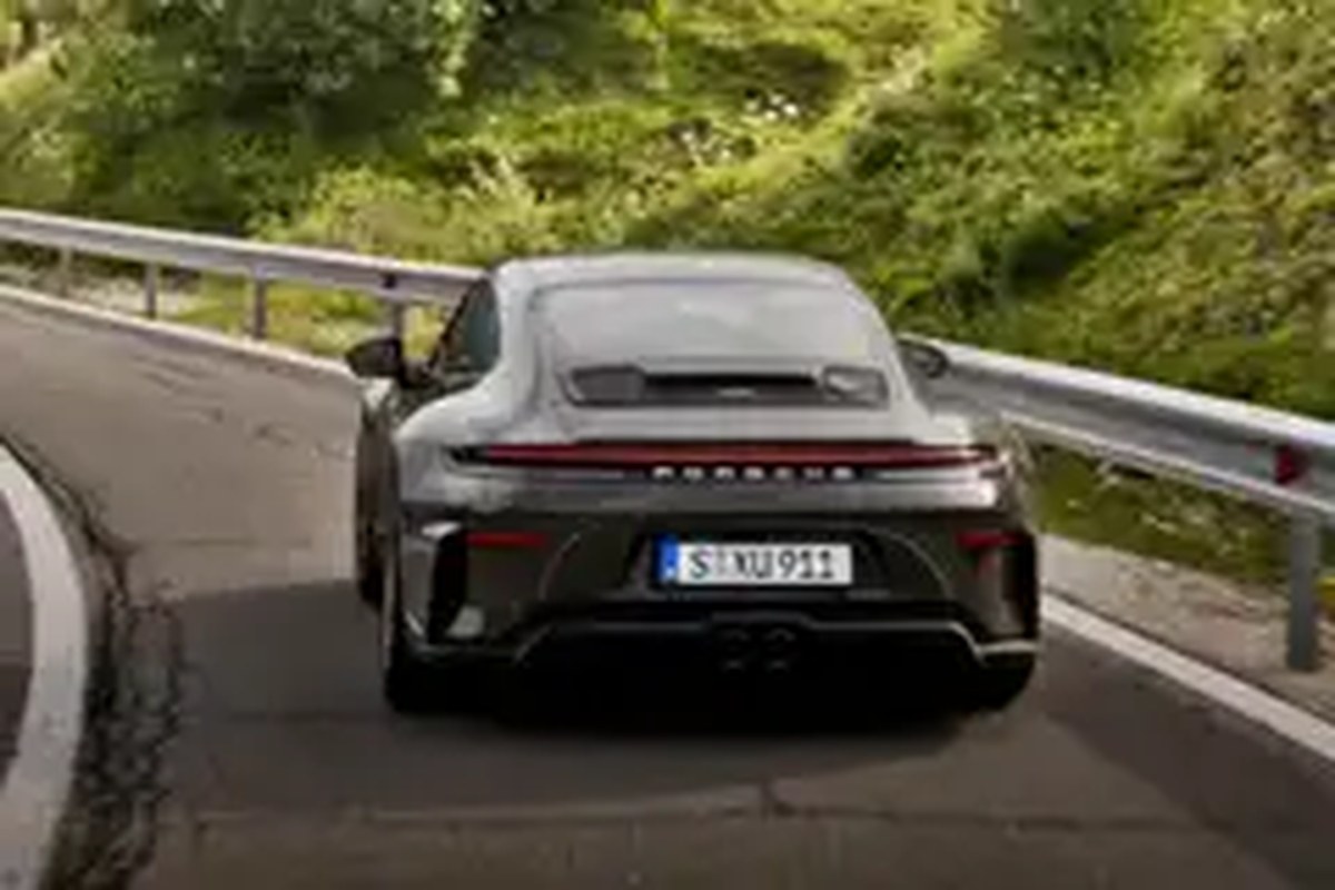2026 Porsche 911 GT3 Bergsport Exterior 16