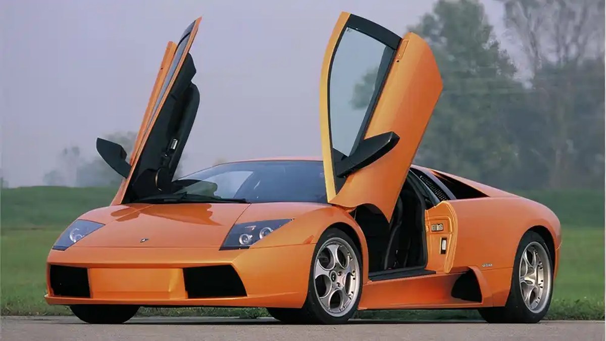 2002-2006 Lamborghini Murcielago Front Angle View