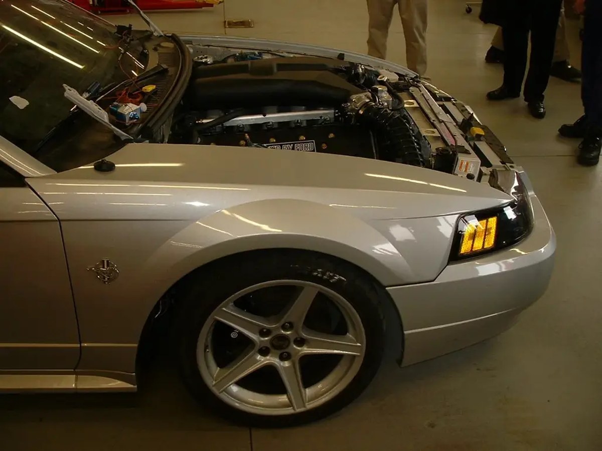 Ford, 380 kW'ın üzerinde güç üreten V10 Mustang prototipini yeniden canlandırdı
