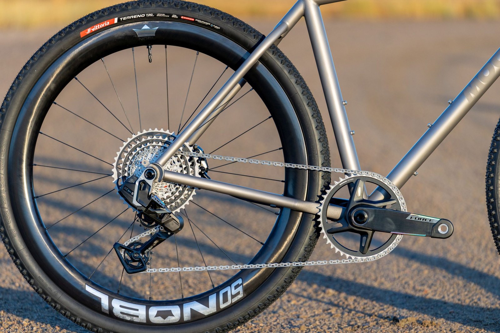 Moots, Titan Çerçeveli Routt Gravel Bisikletini 57mm Lastik Payıyla Yükseltti