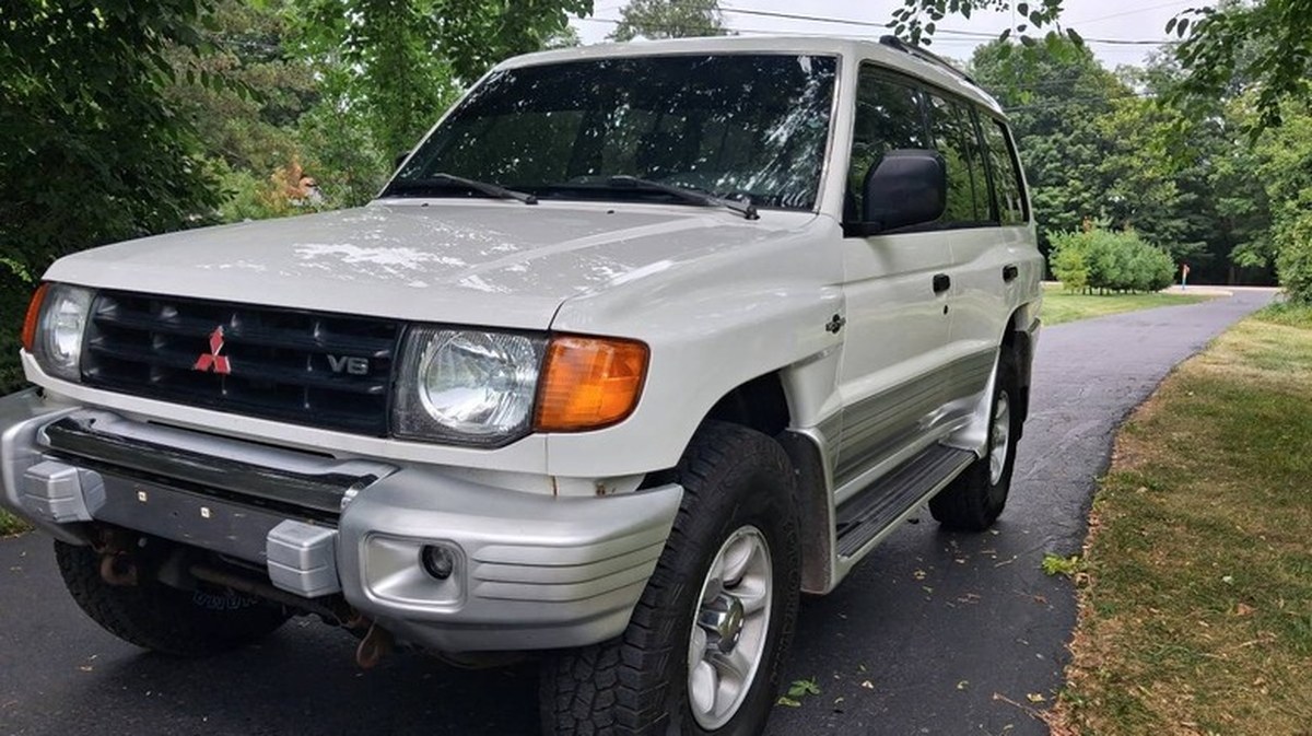 At $9,800, Is This 2000 Mitsubishi Montero Limited The Full Monty?