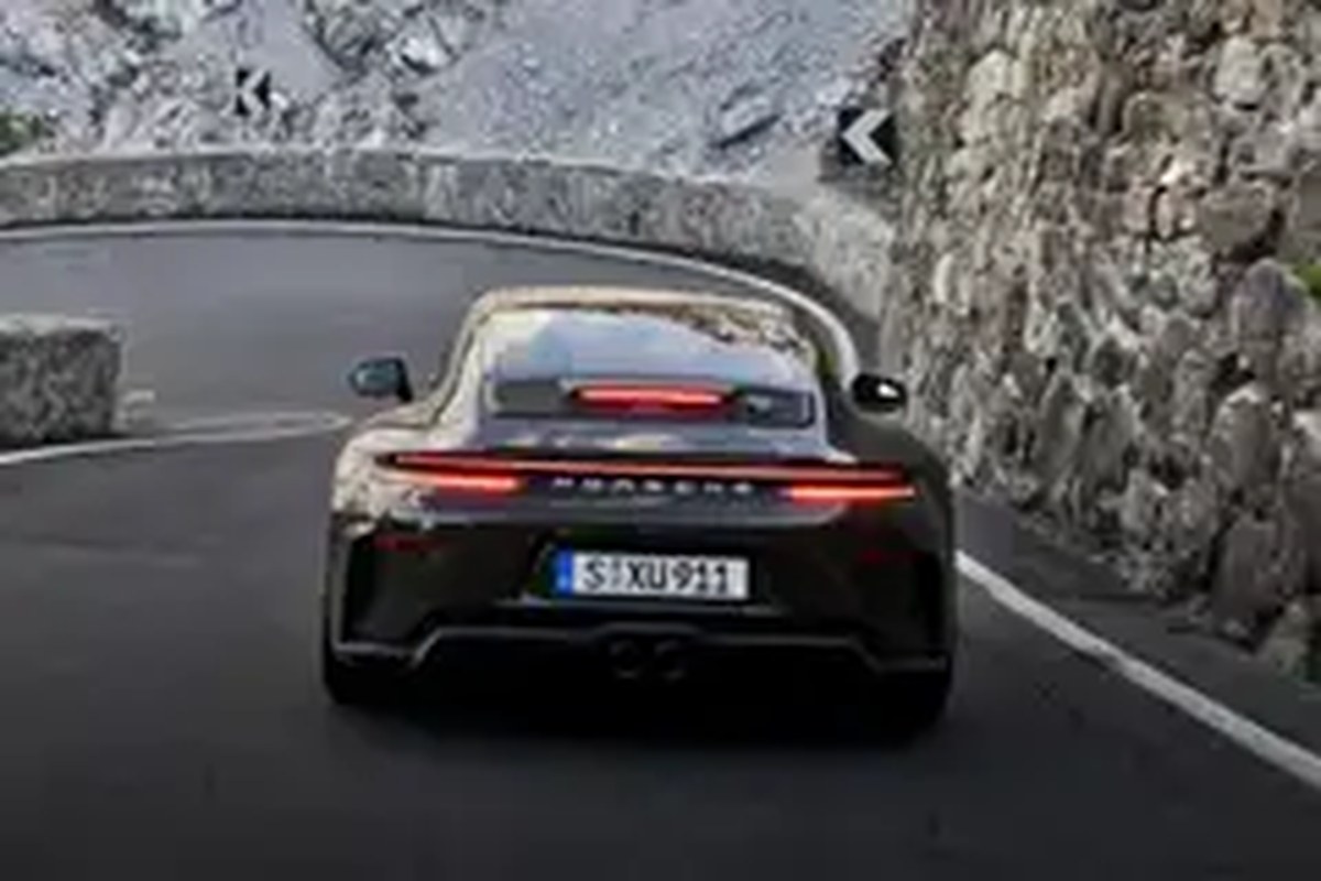 2026 Porsche 911 GT3 Bergsport Exterior 17