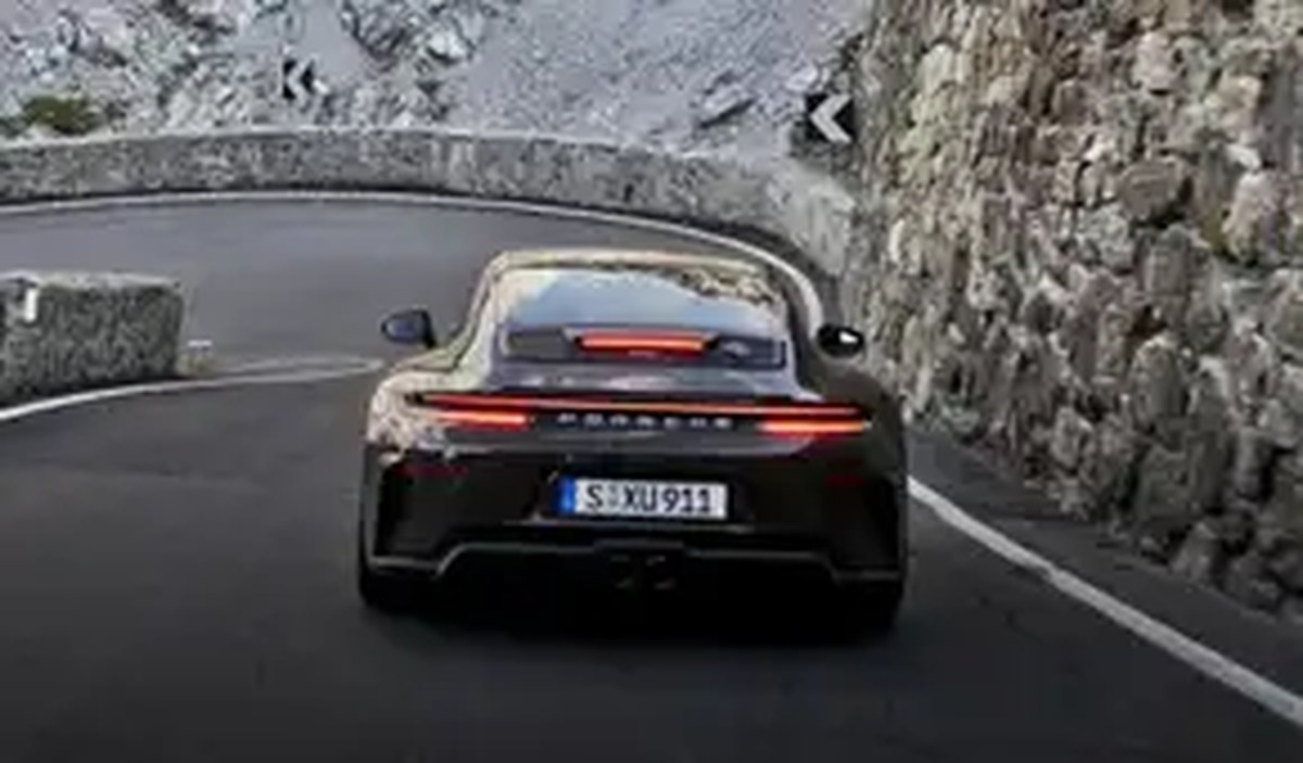 2026 Porsche 911 GT3 Bergsport Exterior 17