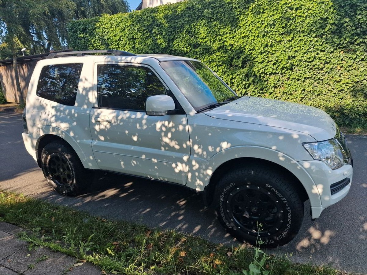 Rückkehr einer Ikone: neuer Mitsubishi Pajero bleibt ein echter Geländewagen!