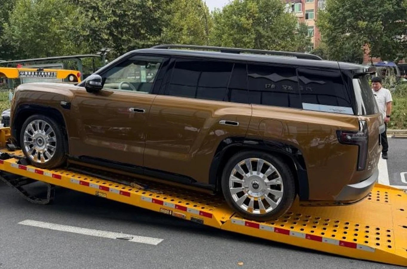 BYD FCB Ti 9 arrives at showrooms across China as customer registration opens