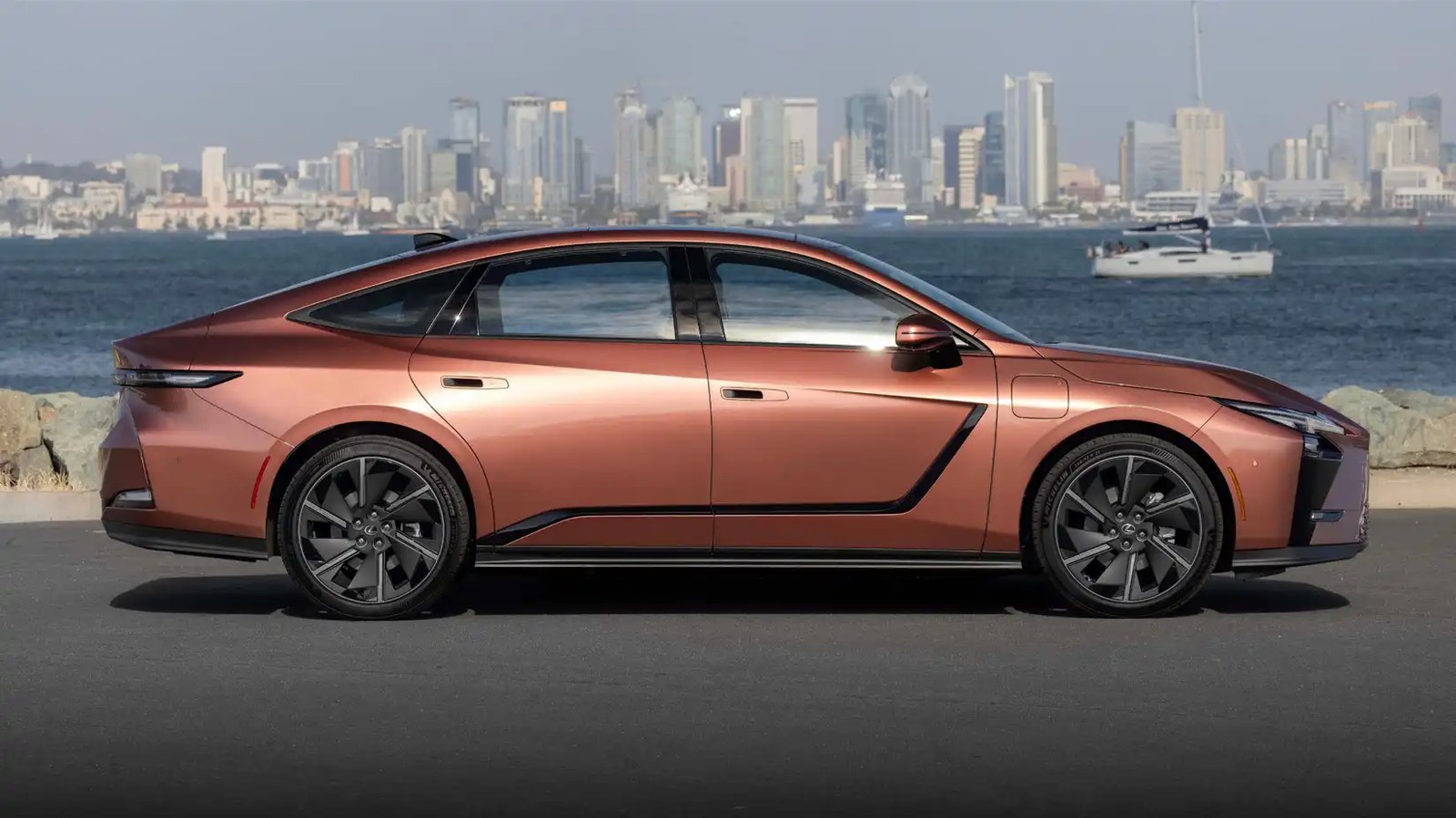 2026 Lexus ES 500e (3)-1