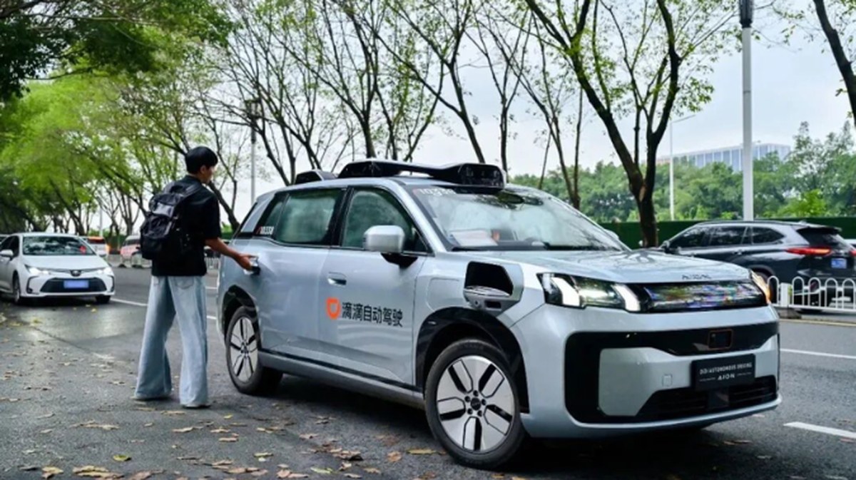 Standard Equipped with 10 RoboSense LiDARs, DiDi Robotaxi R2 Launches Passenger Services