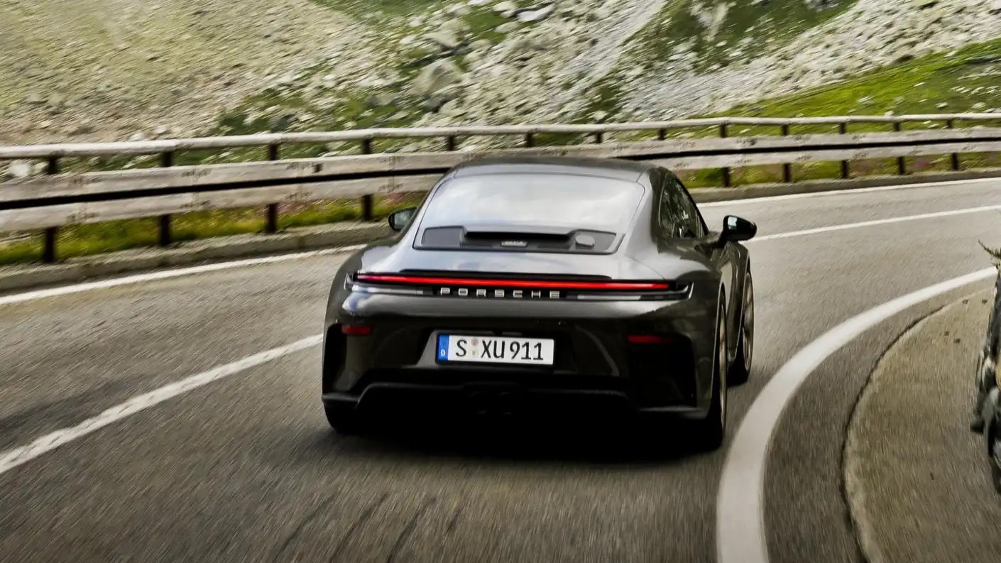 2026 Porsche 911 GT3 Bergsport Exterior 14