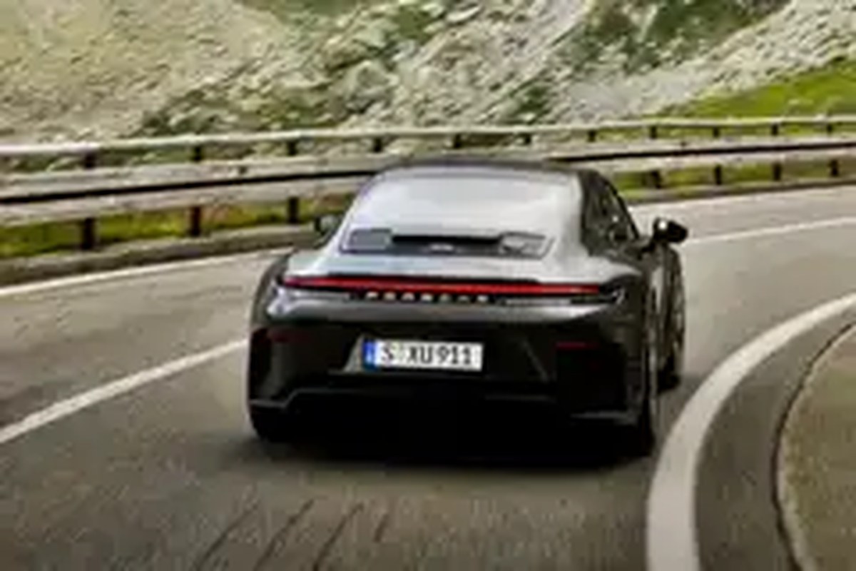 2026 Porsche 911 GT3 Bergsport Exterior 14