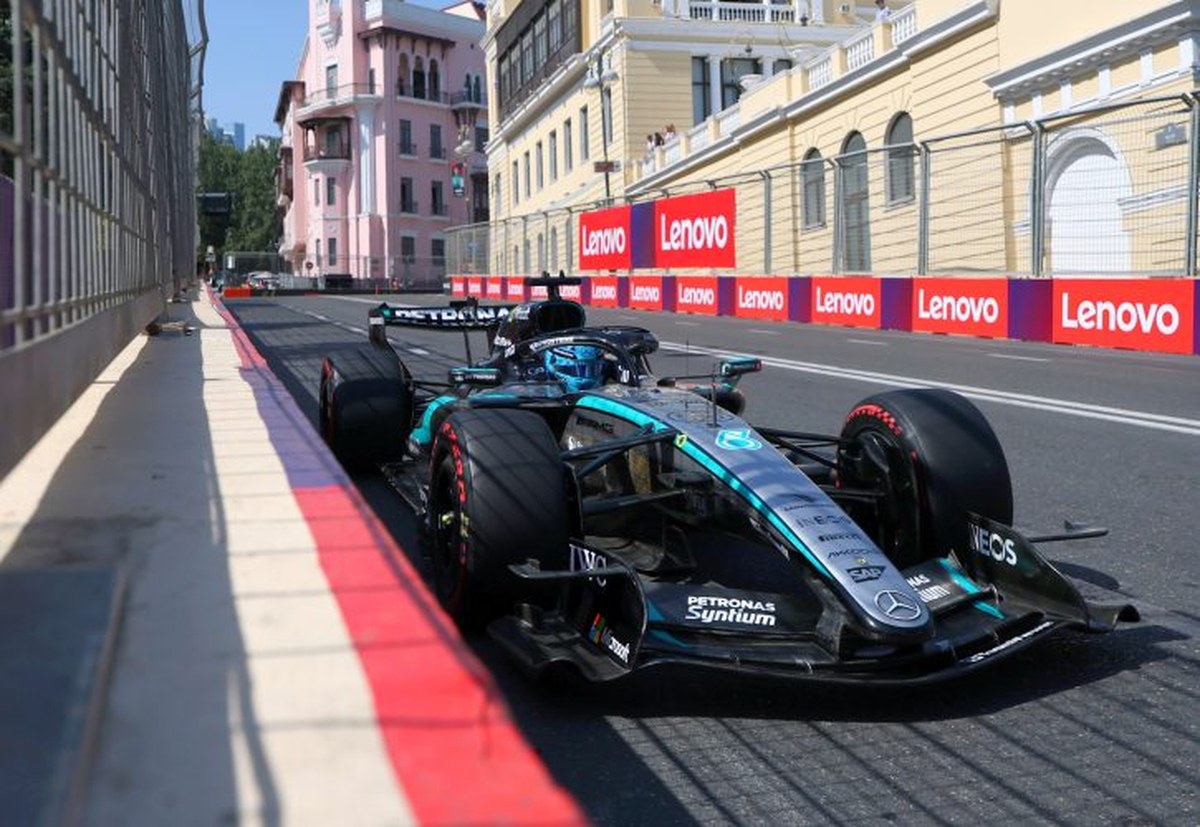 Azerbaycan Grand Prix'de Russell, Bozrukta Antonelli'yi Geride Bırakarak Mercedes'in Liderliğini Sağ