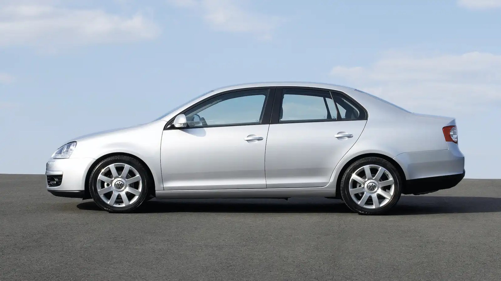 2006-2010 Volkswagen Jetta - side view