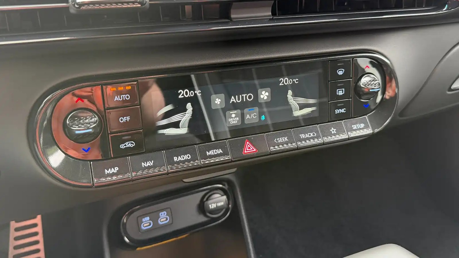 2027 Genesis GV60 Magma - interior