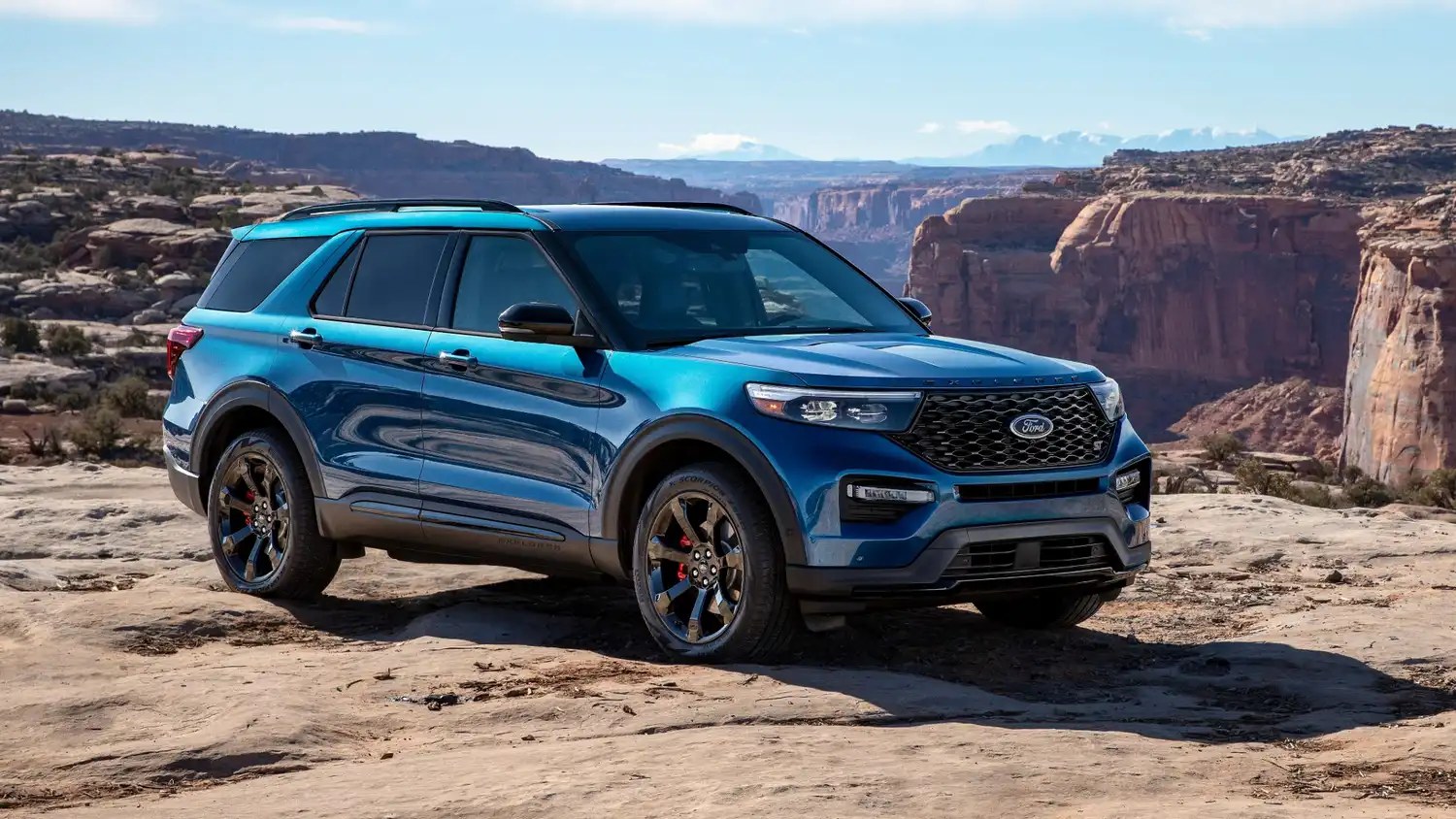 2020 Ford Explorer ST front