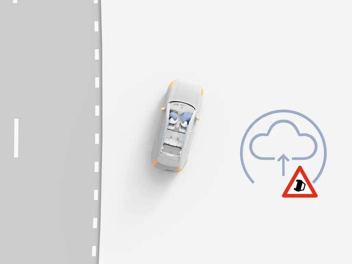 Volvo adds connected hazard alerts to EX60, EX90 and ES90