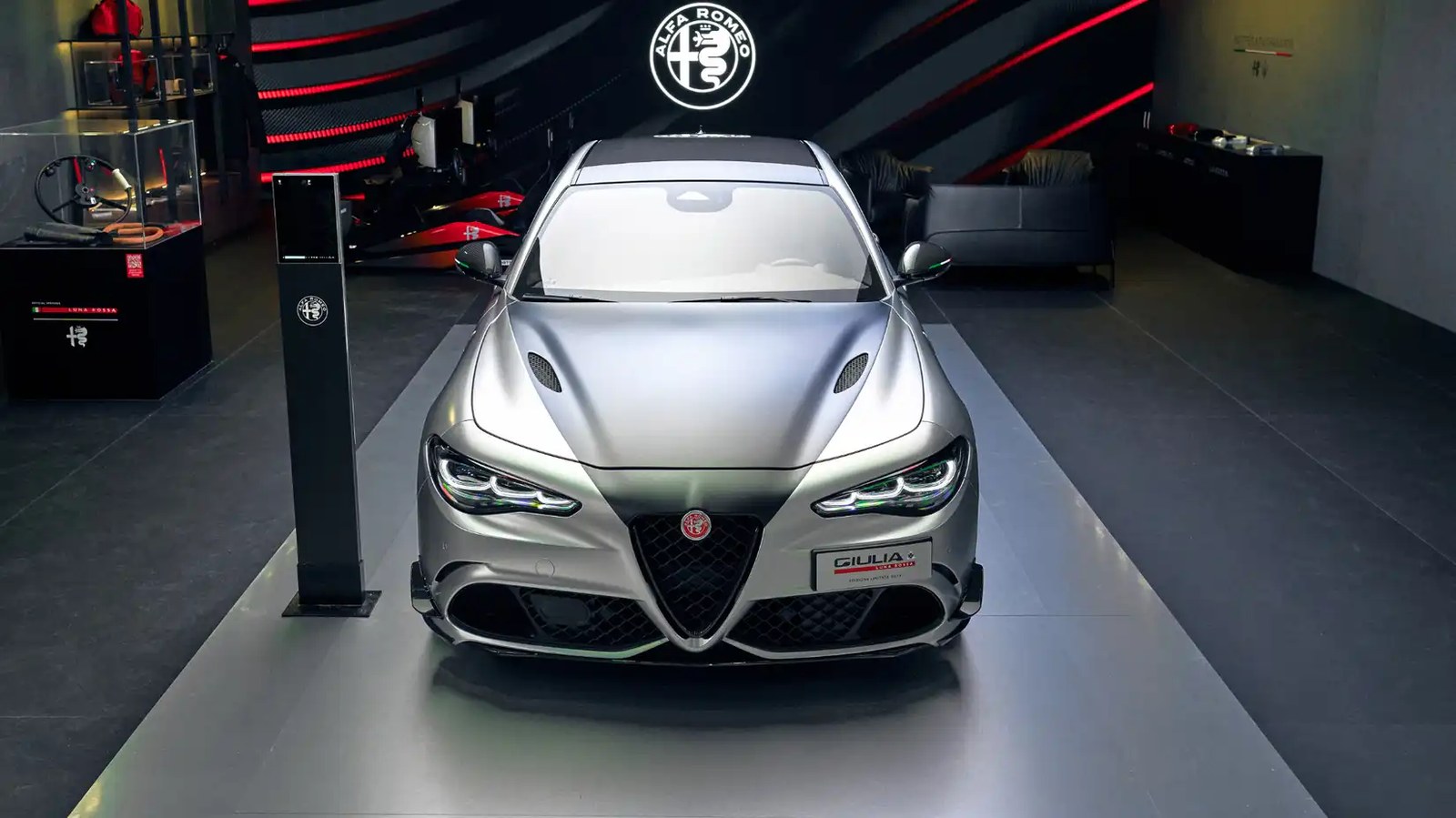 2026 Alfa Romeo Giulia Quadrifoglio Rosso Luna
