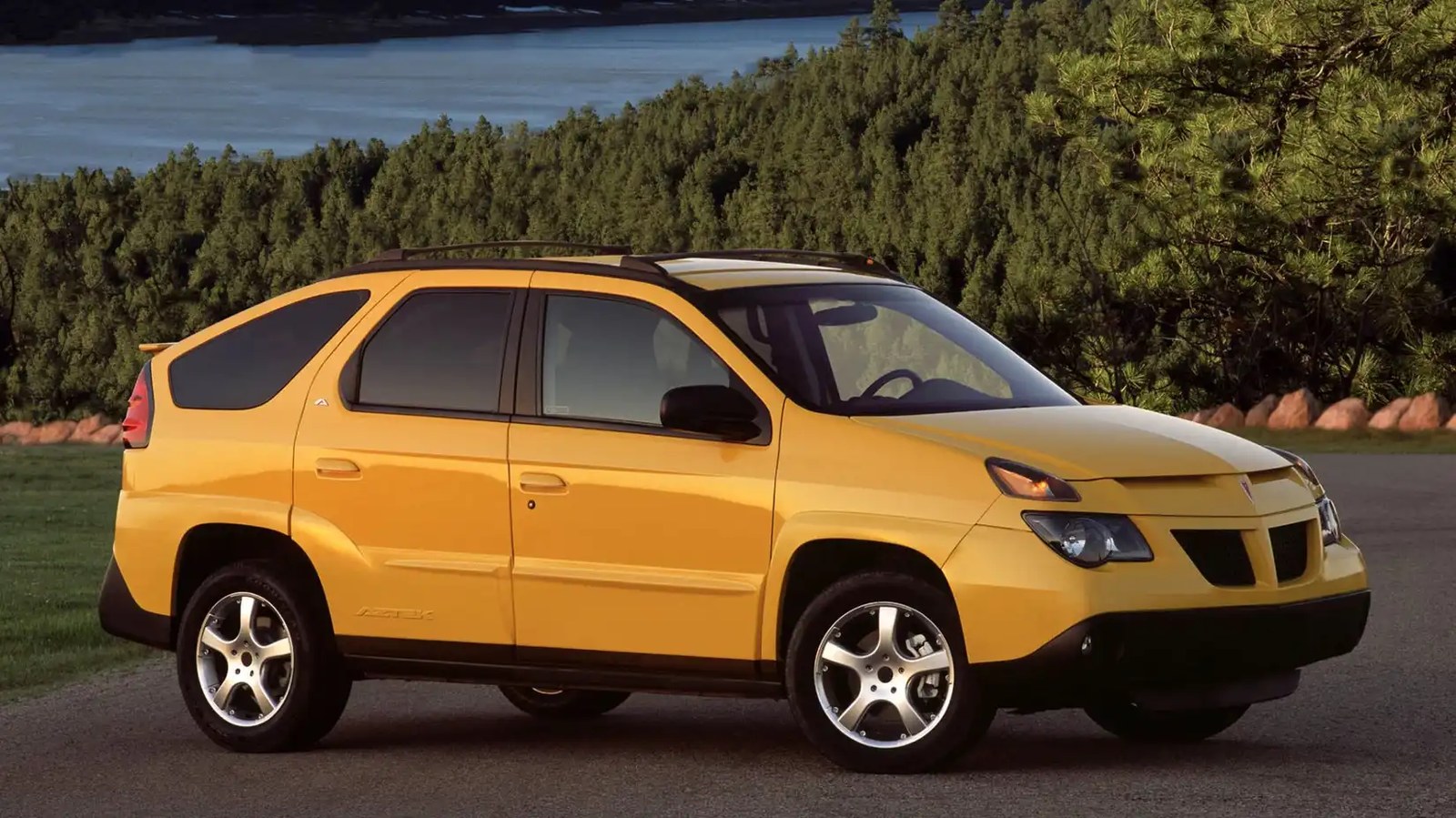 2002 - 2005 Pontiac Aztek - front 3/4 angle 