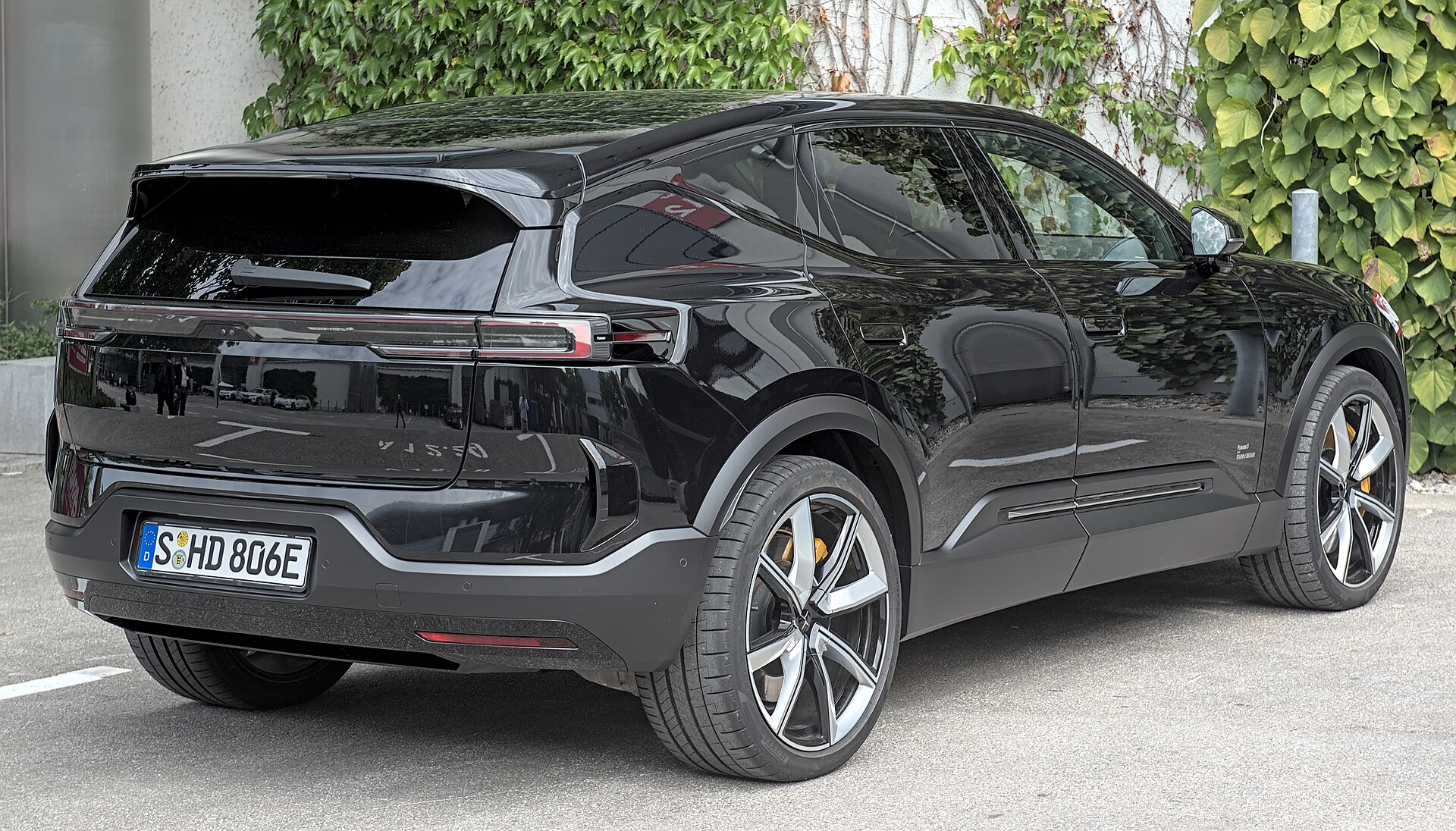 Polestar 4 2025
