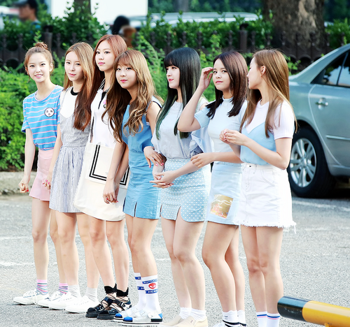 160708 CLC on the way to Music Bank
