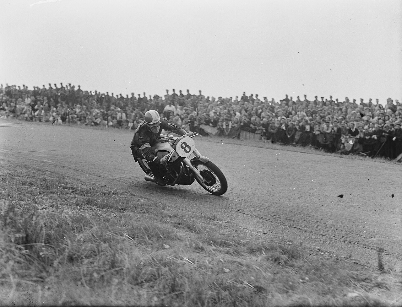 Duke en route to victory at the 1951 500cc Dutch TT