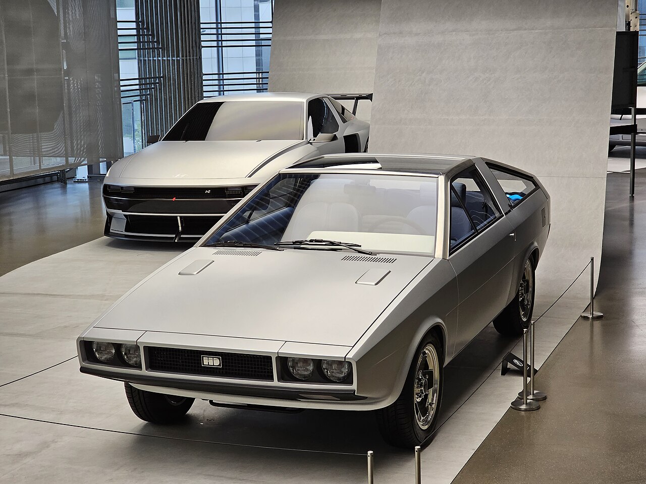 The N Vision 74 with the Pony-concept of 1974 in front
