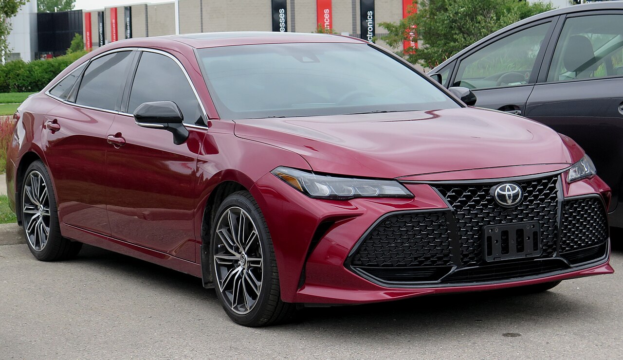 2019 Toyota Avalon XSE in Ruby Flare Pearl, Front Right, 09-05-2022