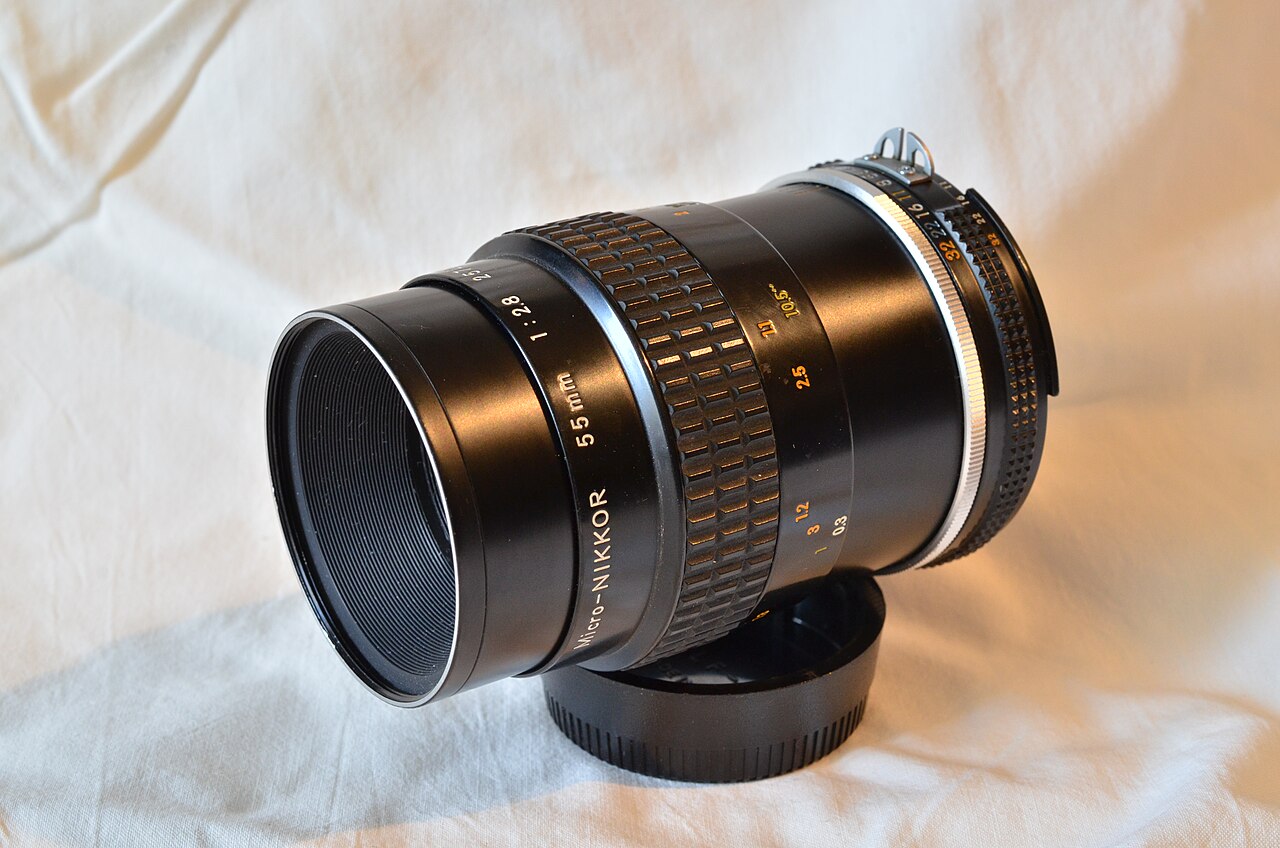 Micro-Nikkor 55 mm f/2.8 Ai-S lens, at full barrel extension