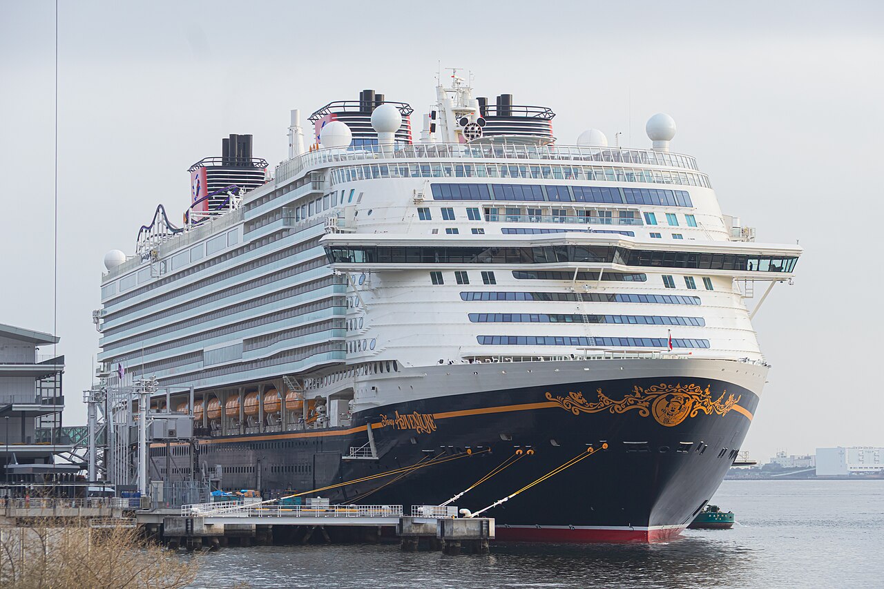 Disney Adventure Disney Cruise Line (55114134961)