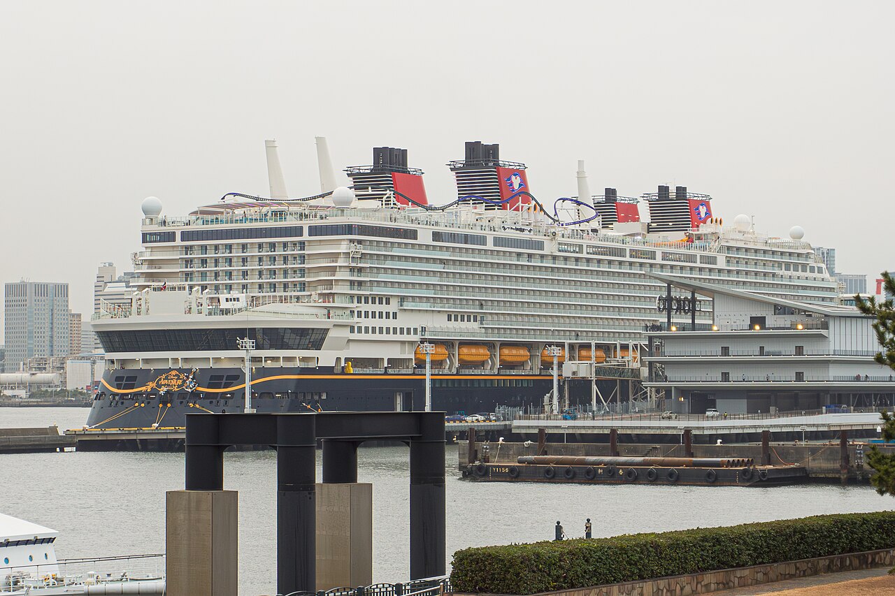 Stern view of the Disney Adventure, showing her four funnels.
