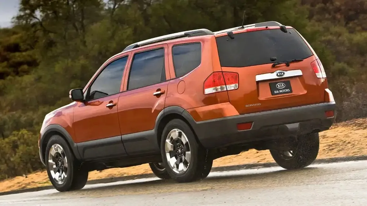 2009 Kia Borrego Rear Angle View 