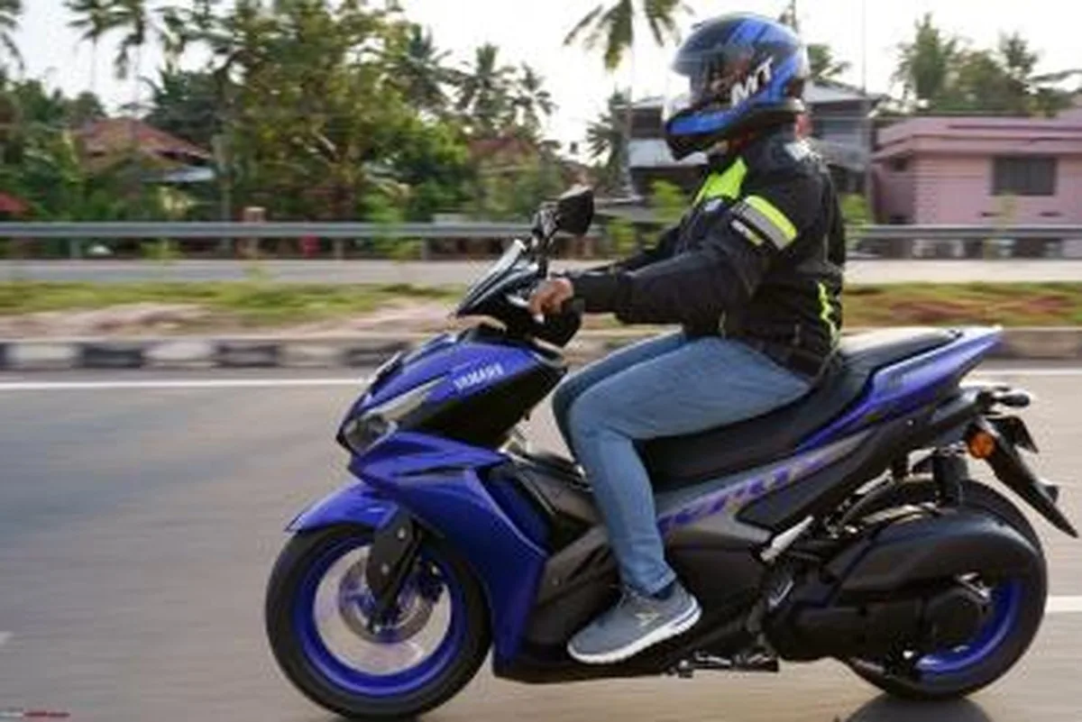Aprilia SXR GT 175 hp-e vs Yamaha Aerox vs Hero Xoom 160 vs others