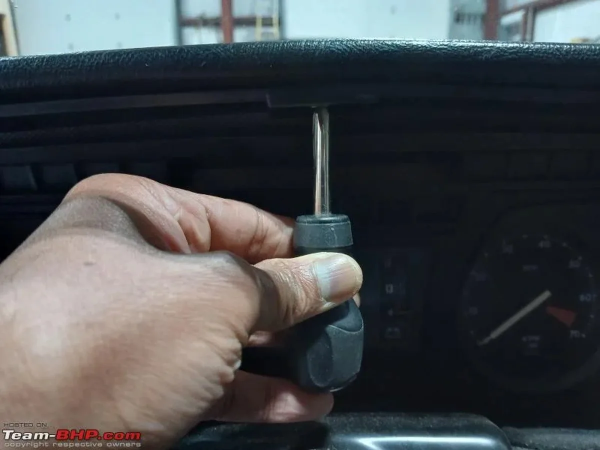 1984 Jaguar XJ-S V12'nin Gösterge Panelini Kendim Tamir Ettim