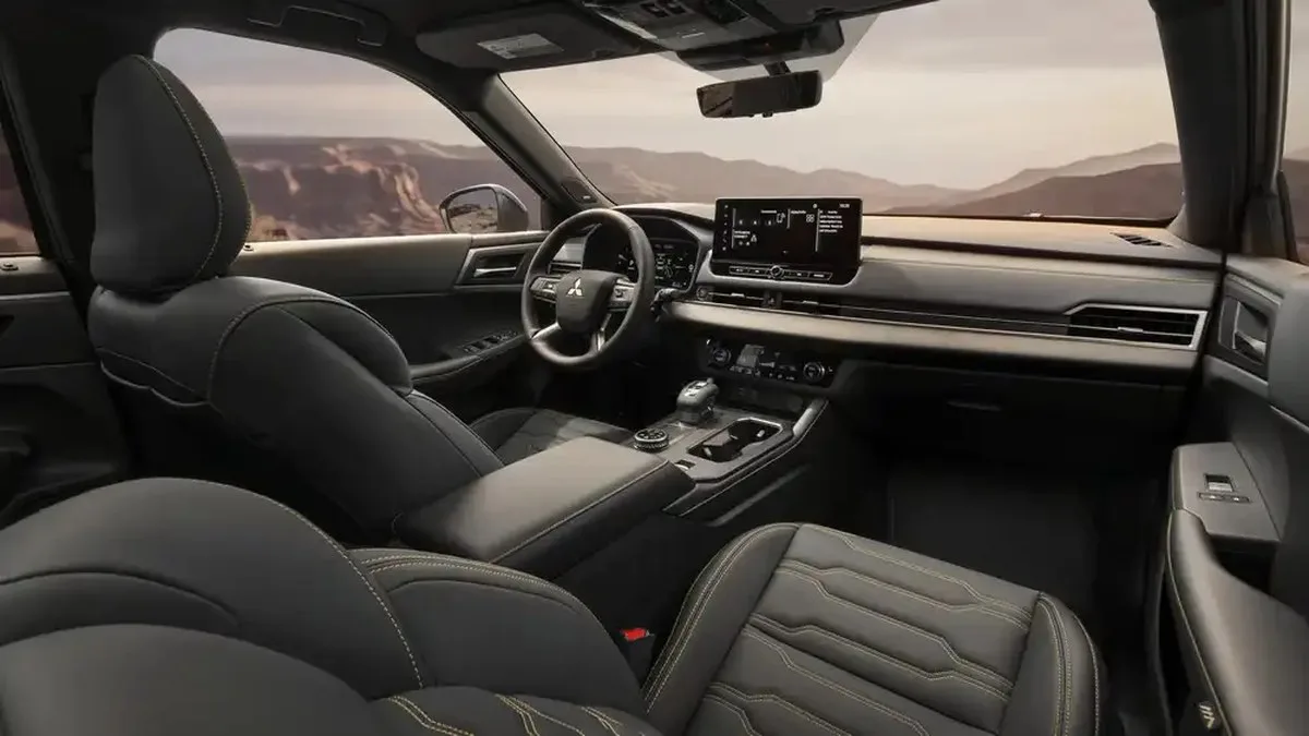 2028 Outlander Diamond Trail Edition interior