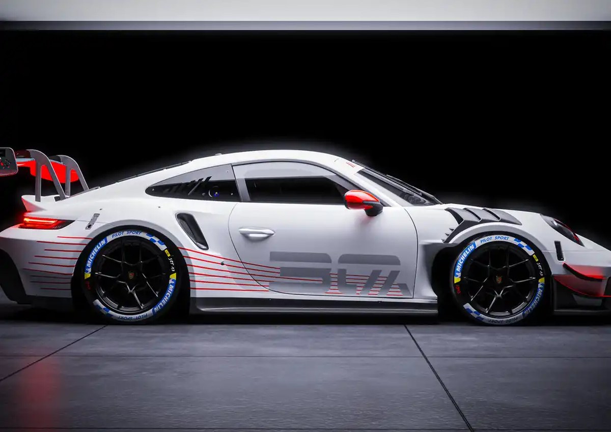 Combustion-Powered Porsche 718 Cayman GT4 RS Gets One Last Dance