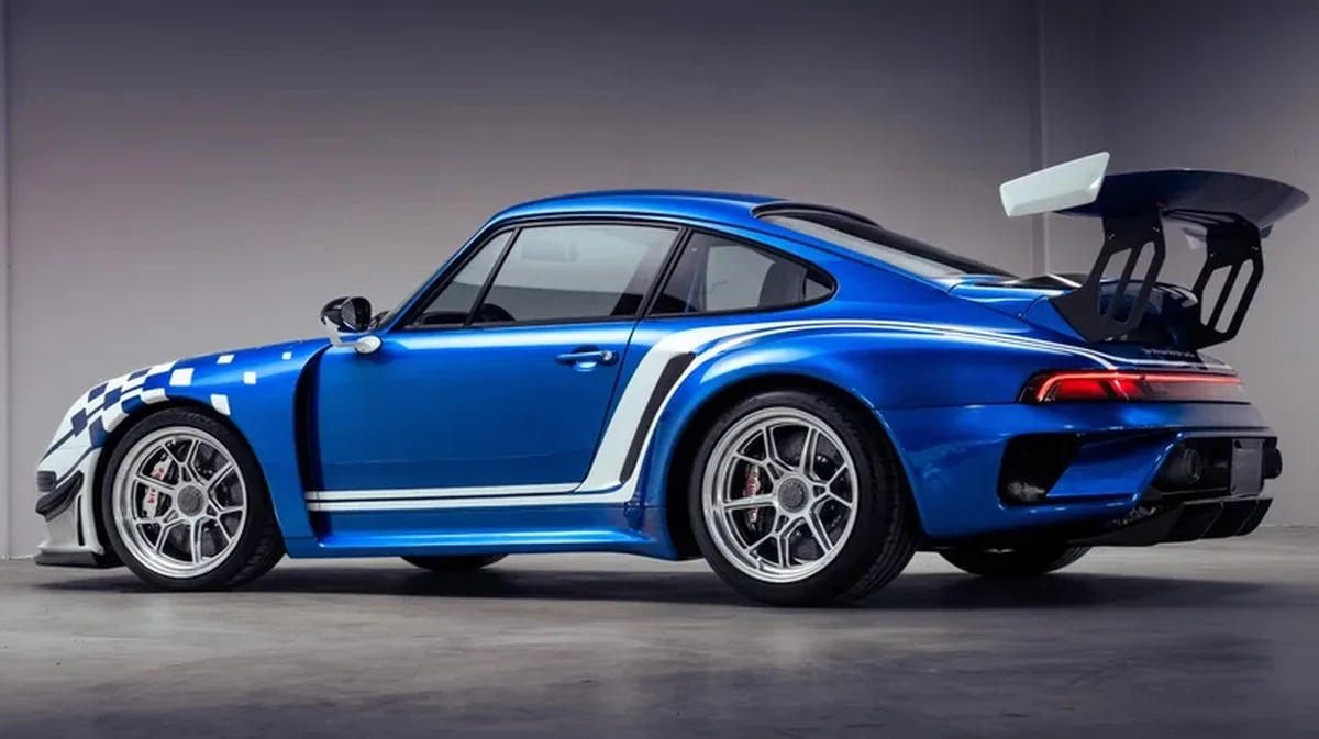 The side and rear of the Gunther Werks Brundle Edition Turbo