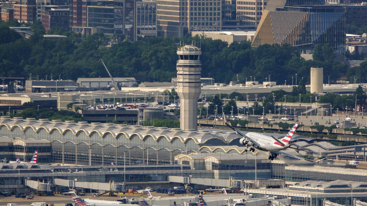 Feds Begin Leaving The Skies To AI In DC, Kick Off $875 Million Investment On SMART AI Tool