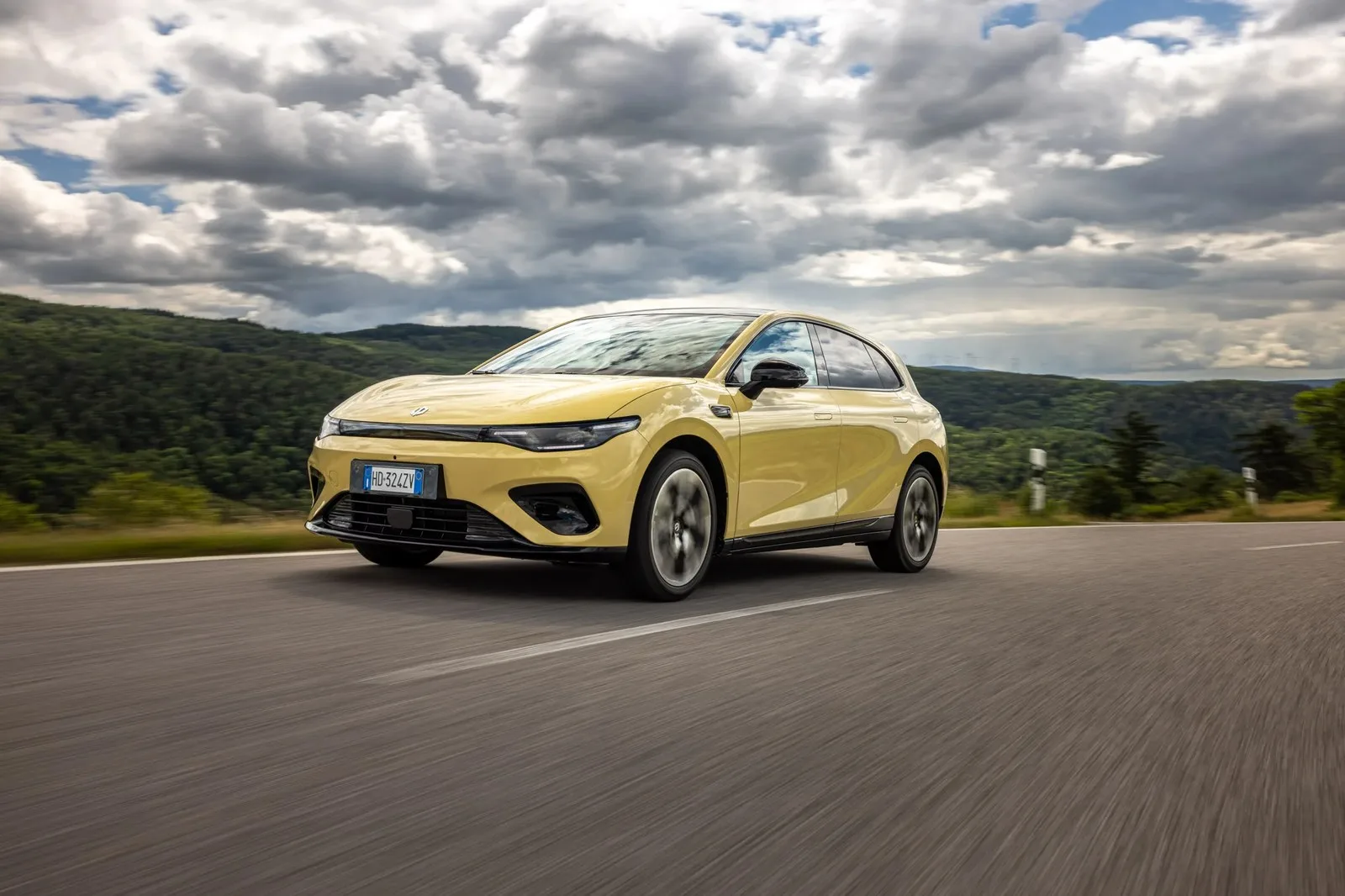 Yellow B05 front three-quarter driving