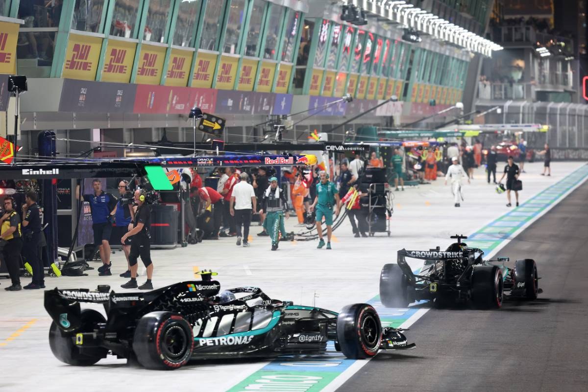Verstappen Singapore'da tekrar polü aldı, Ferrari'yi 0,054 saniye farkla geride bıraktı