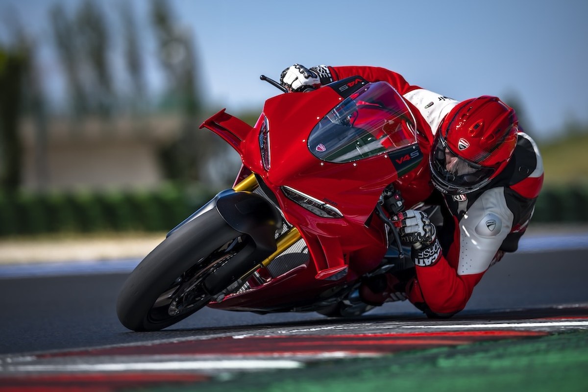 2027 Ducati Panigale V4 S First Look and SpecsThe new superbike is coming from Ducati—lighter, faster, and more downforcey…
