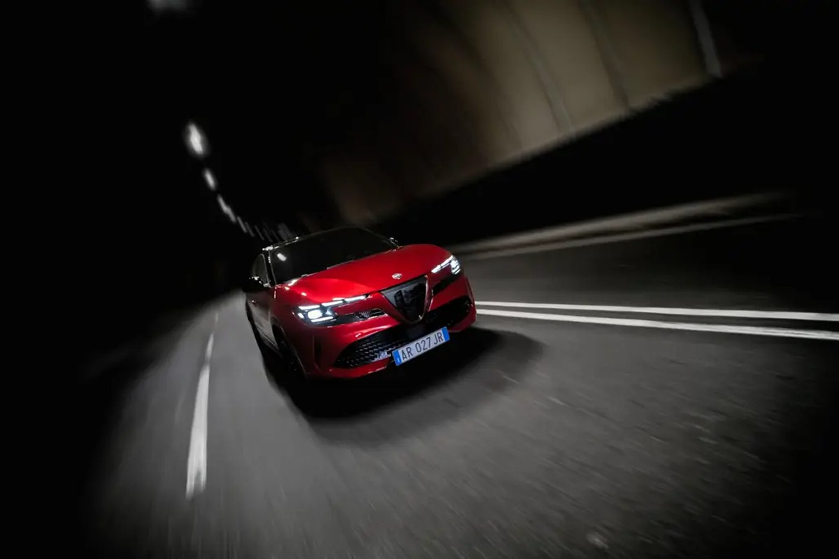 Alfa Romeo Junior için MY27 kabin yenilemesi ve yeni jant seçenekleri