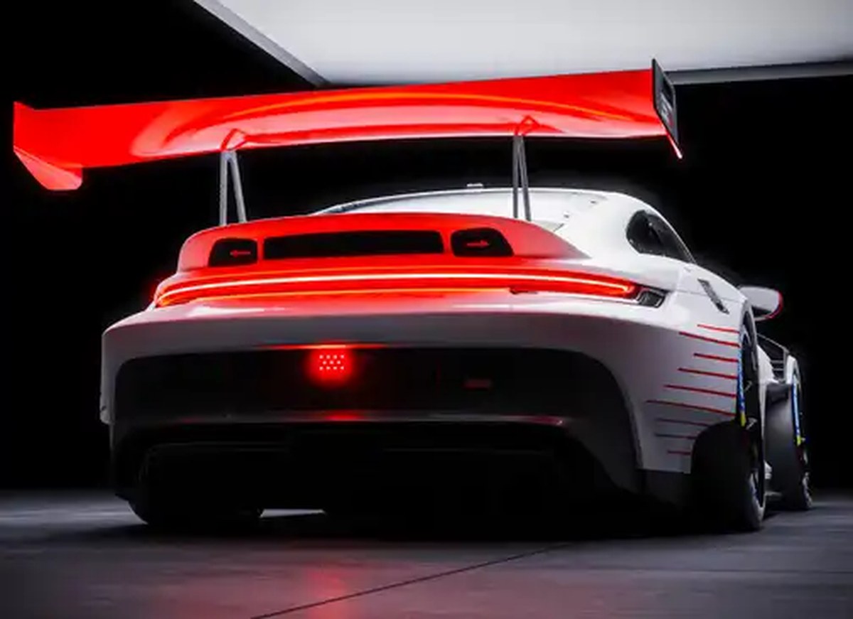 Combustion-Powered Porsche 718 Cayman GT4 RS Gets One Last Dance