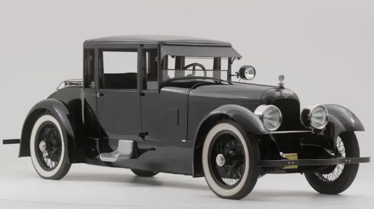 Front 3/4 studio image of 1921 Duesenberg Model A