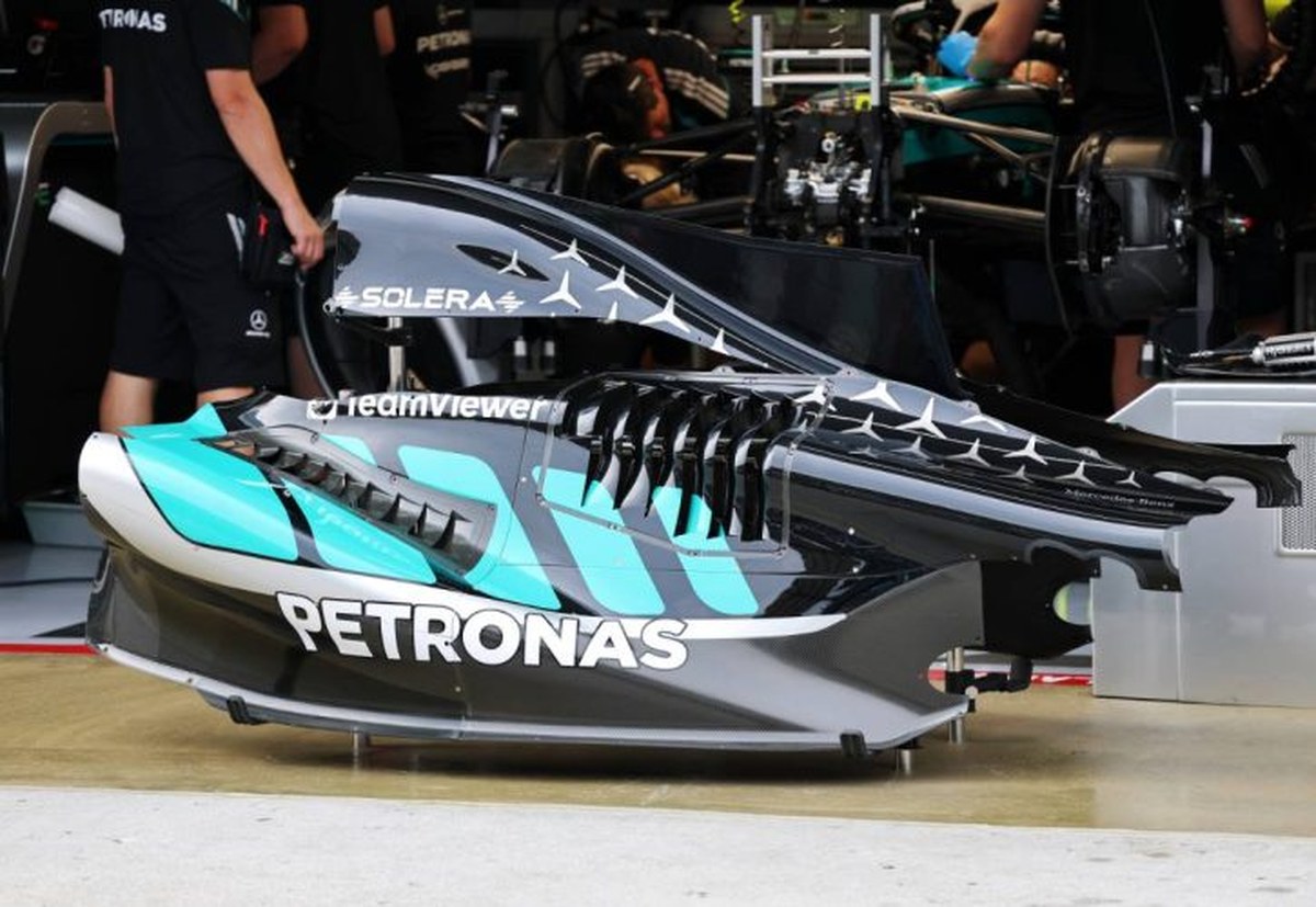 Mercedes, W17 için Sepang'da kapsamlı aerodinamik revizyonu getirdi