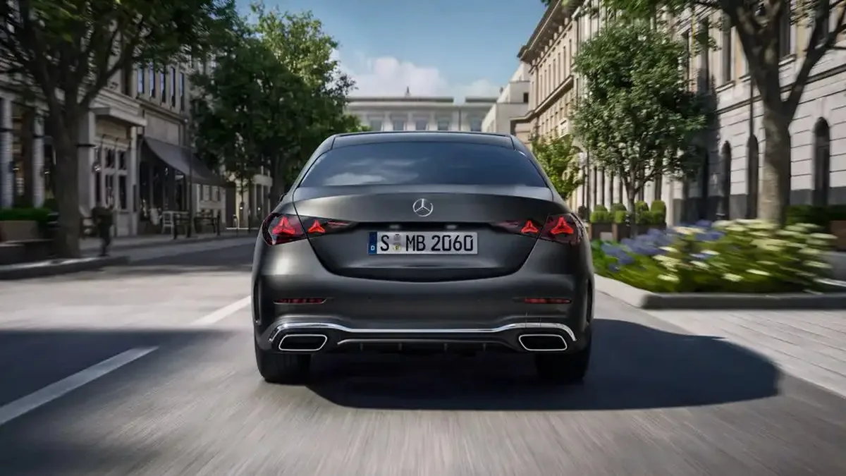 2027 Mercedes-Benz C-Class Combustion Driving (2)