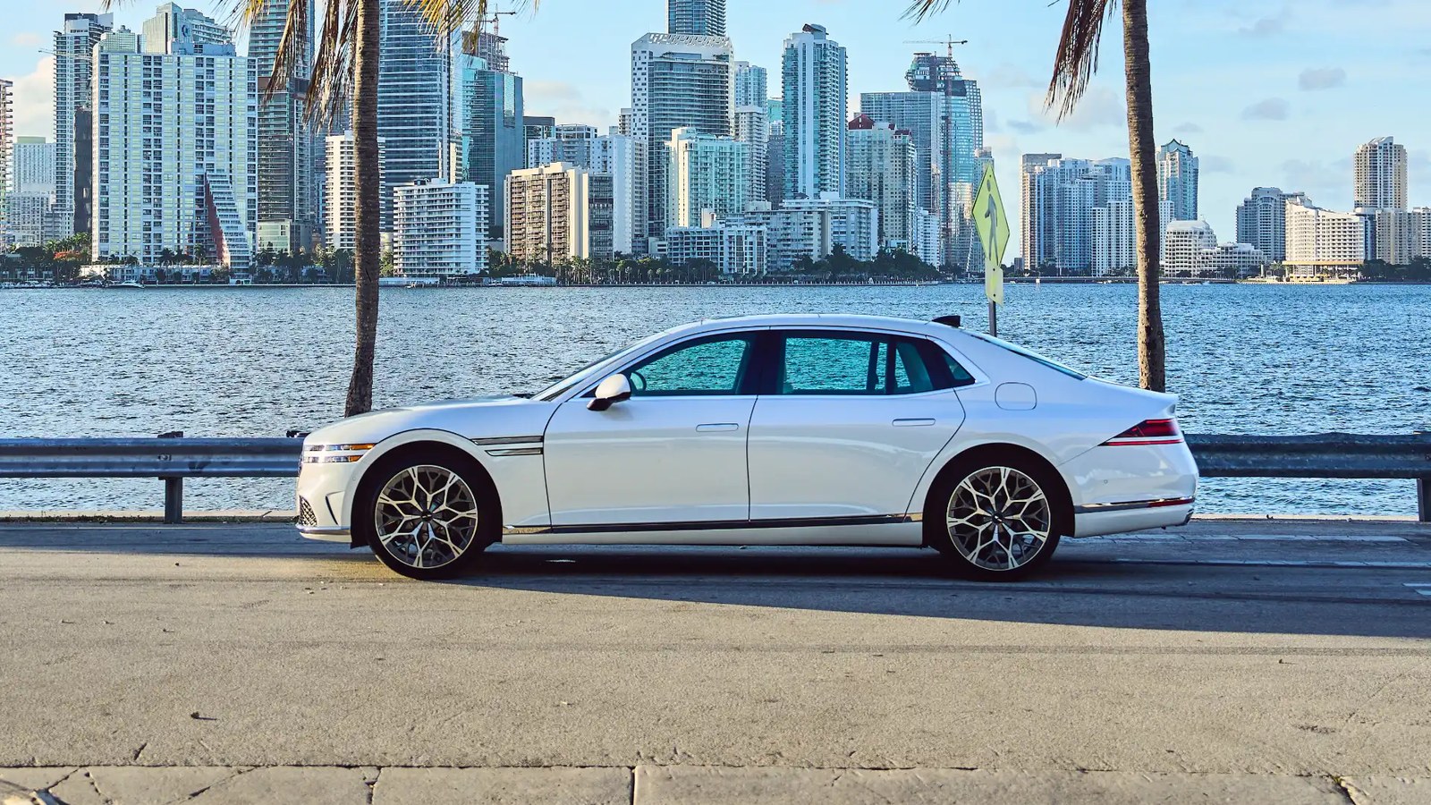 2023-2025 Genesis G90