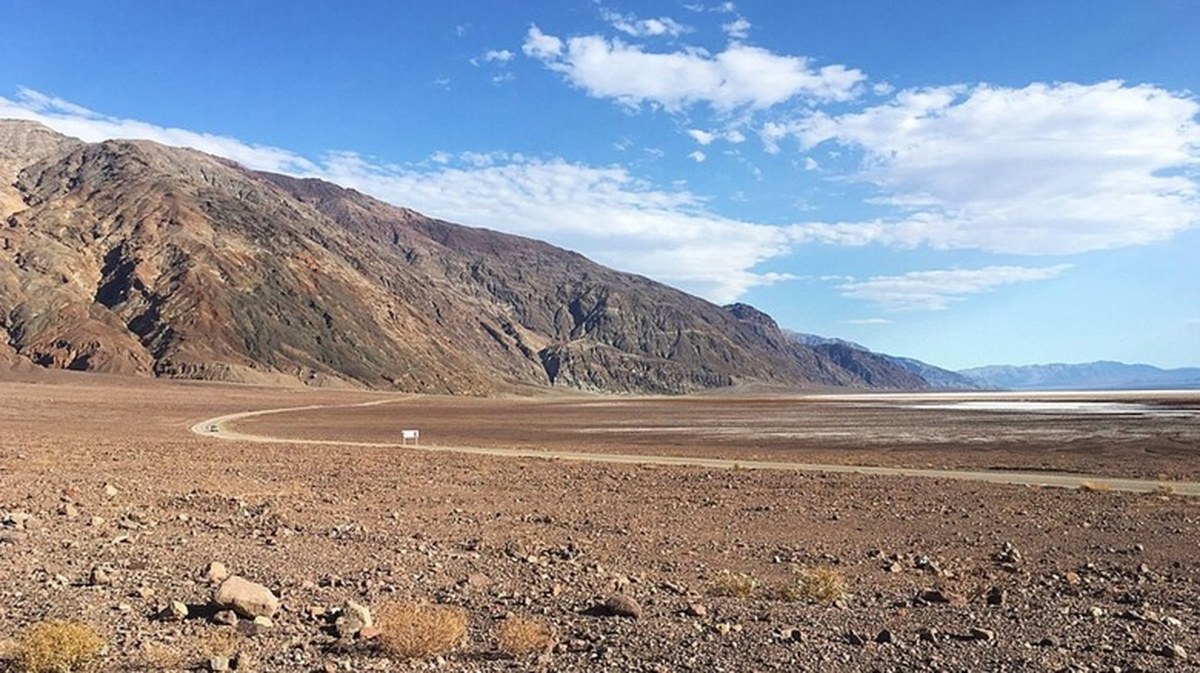 California's Lowest-Altitude Road Is In The Hottest Place On Earth